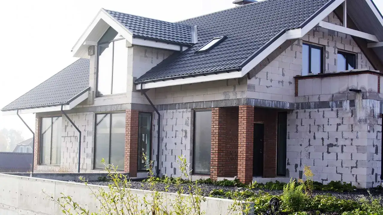 Zdjęcie Koszt budowy domu w stanie surowym zamkniętym. Ile zapłacisz za podstawową bryłę?