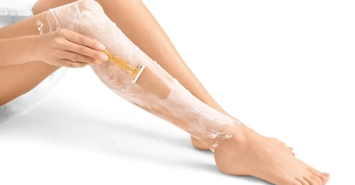 Zdjęcie Pianka czy żel do golenia nóg – co wybrać dla gładkiej skóry?