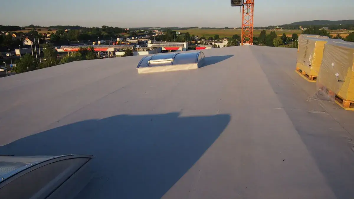 Zdjęcie Ile kosztuje remont dachu płaskiego? Sprawdź, co wpływa na ceny