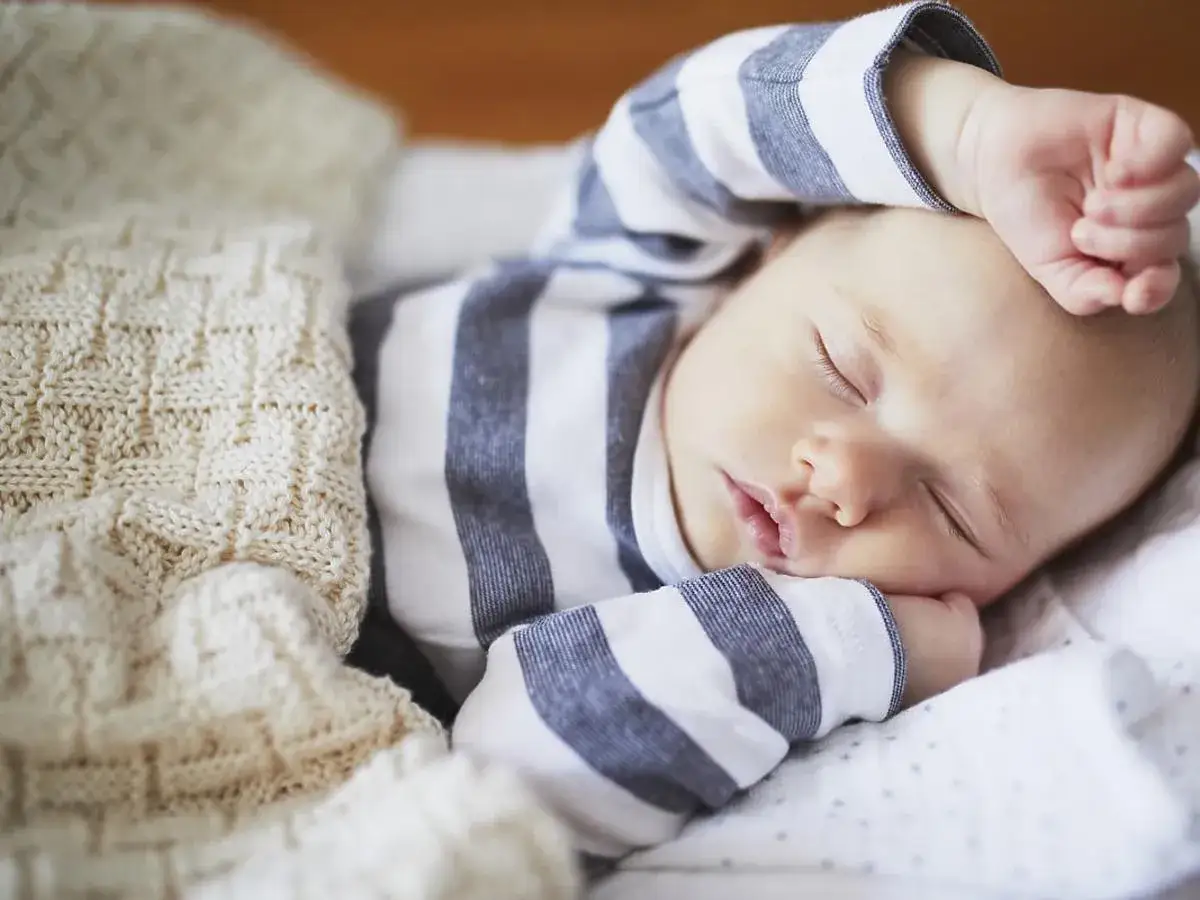 Zdjęcie Jak usypiać niemowlę karmione piersią - skuteczne metody na sen