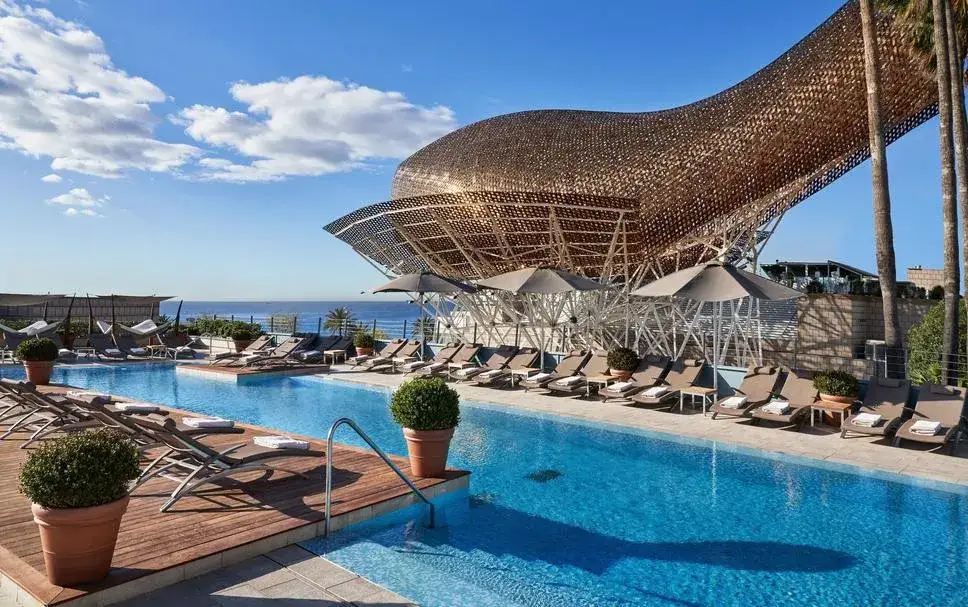 Zdjęcie Najlepsze noclegi w Barcelonie – 5 dzielnic, które Cię zachwycą