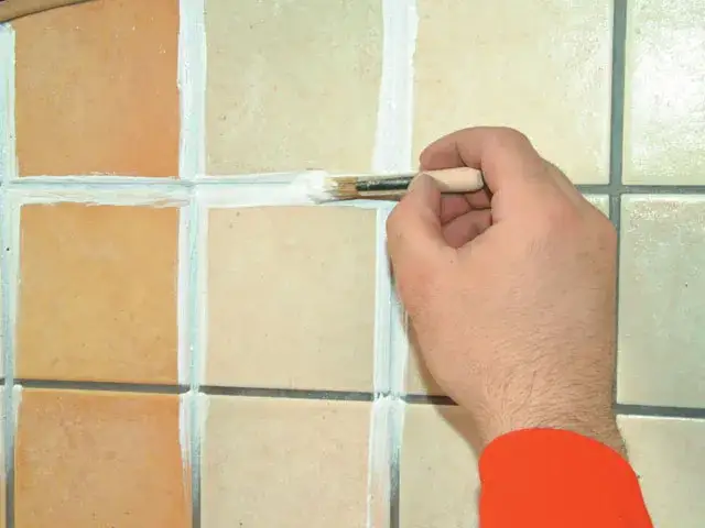 Zdjęcie Jak odnowić fugi w łazience krok po kroku: skuteczne sposoby renowacji