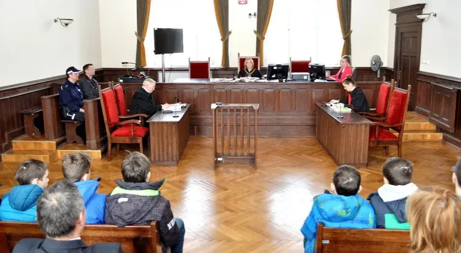 Zdjęcie Ile trwa rozprawa w sądzie dla nieletnich? Sprawdź, co wpływa na czas
