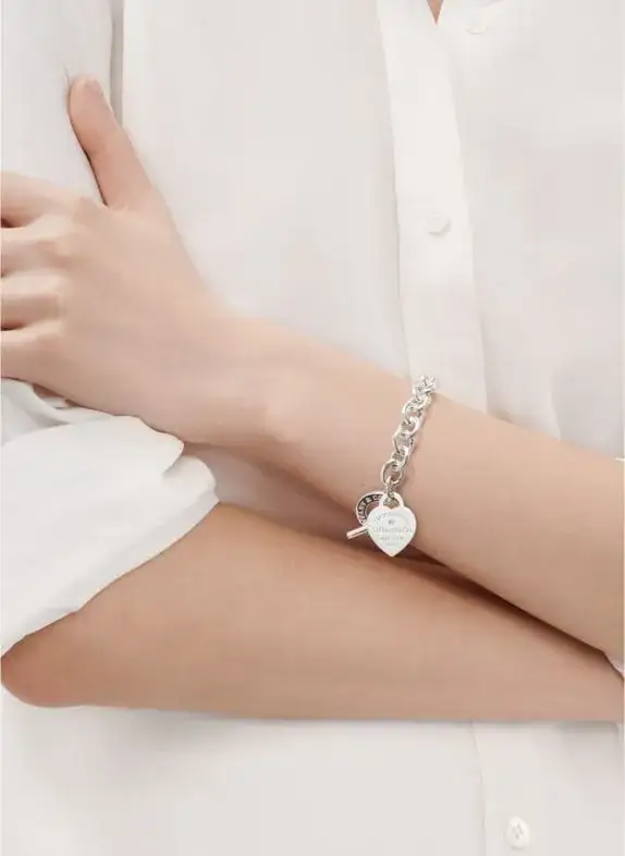 Zdjęcie Bransoletka Tiffany & Co - elegancja, materiały i personalizacja