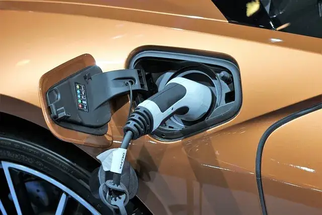 Zdjęcie Jak zainstalować ładowarkę do samochodu elektrycznego w domu łatwo i bezpiecznie