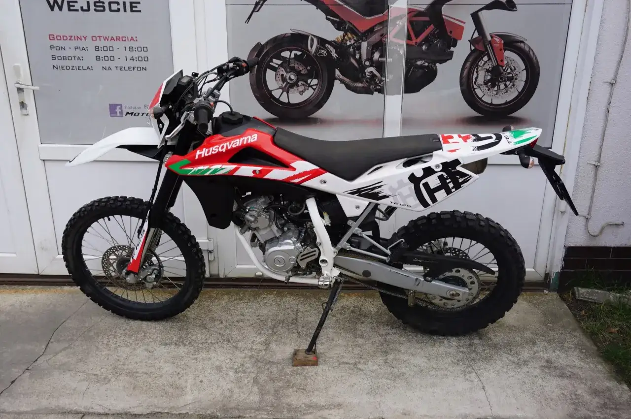 Zdjęcie Plastiki Husqvarna WR 125 – najlepsze opcje i gdzie je kupić