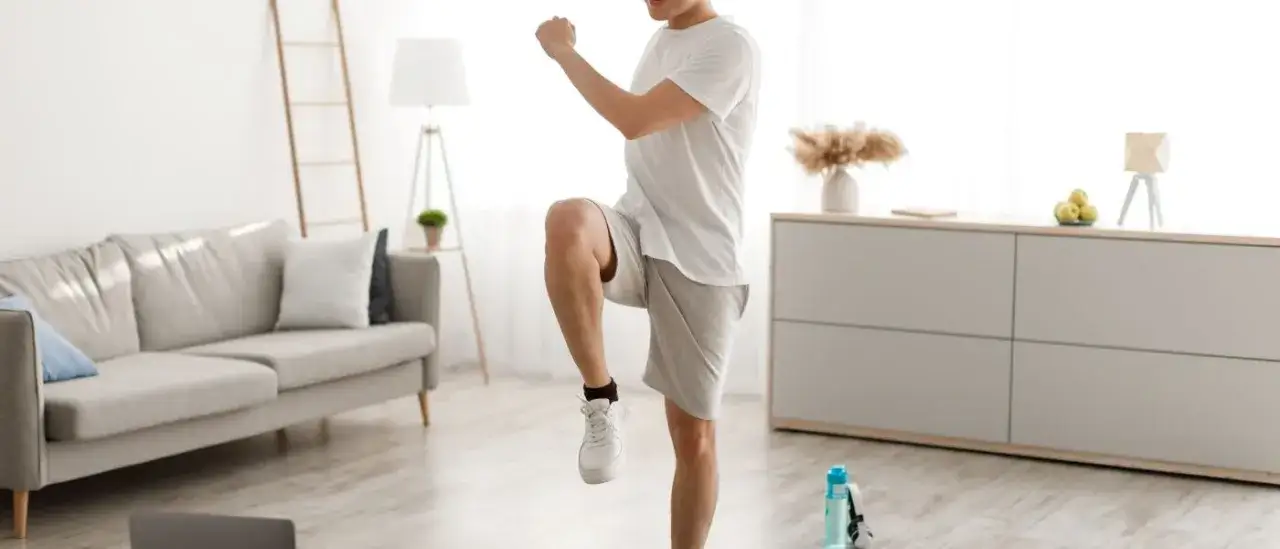 Zdjęcie Czy bieganie w miejscu coś daje? Sprawdź korzyści i wady tej aktywności