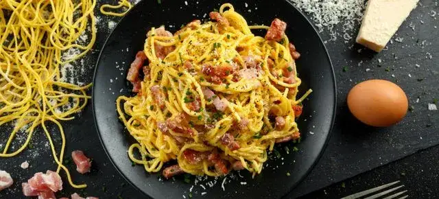 Zdjęcie Ile kcal ma spaghetti carbonara? Zaskakujące różnice w kaloriach!