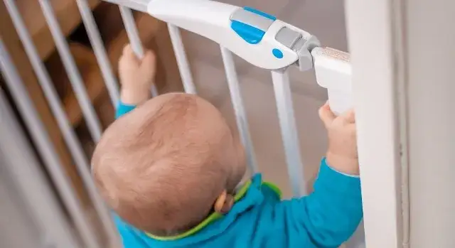 Zdjęcie Bezpieczne schody w domu: Jak zrobić barierką dla dzieci krok po kroku