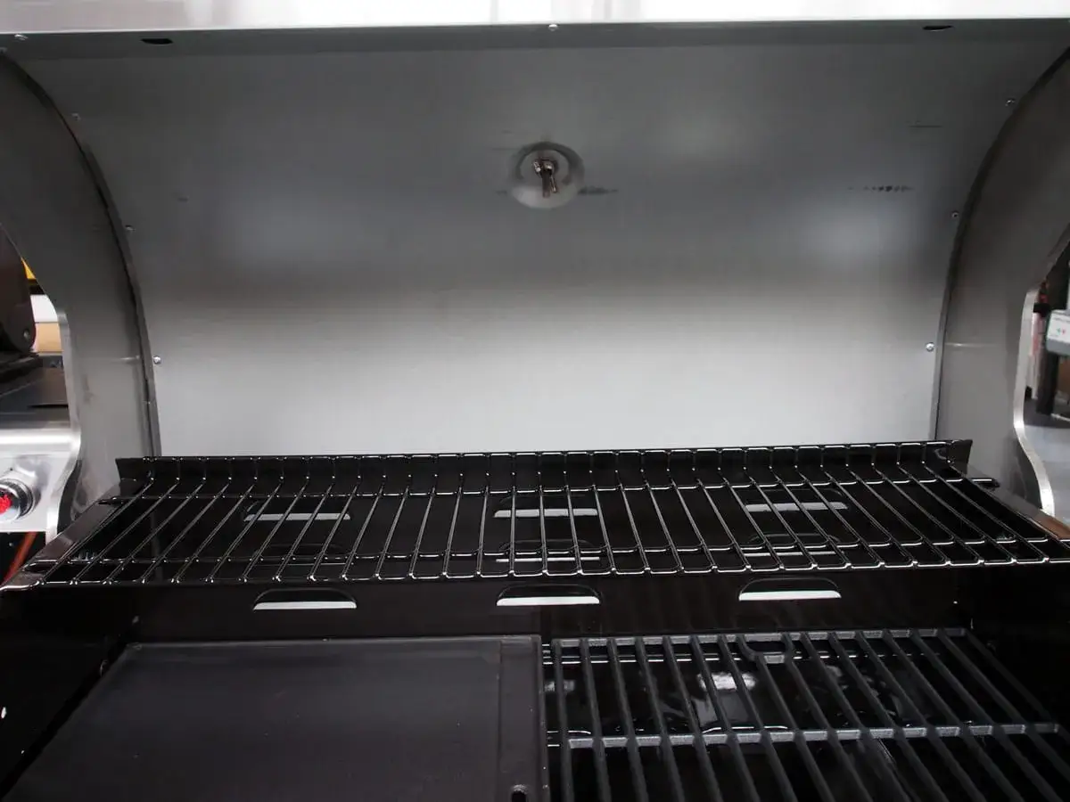 Zdjęcie Grill gazowy Landmann 4.1 z żeliwnym rusztem i pokrowcem - co musisz wiedzieć