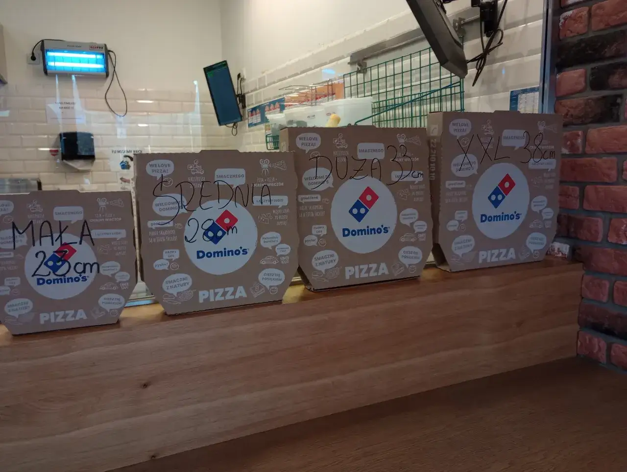 Zdjęcie Ile cm ma pizza XXL w Domino's? Zaskakujące informacje o rozmiarze