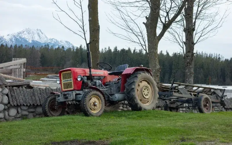 Zdjęcie Jaki olej do ciągnika C-330? Uniknij kosztownych błędów w wyborze