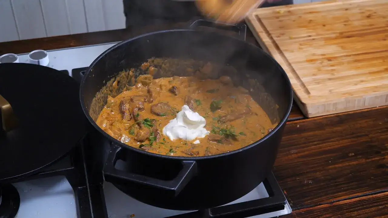 Zdjęcie Pyszny przepis na strogonowa z wołowiny, który zachwyci Twoich gości