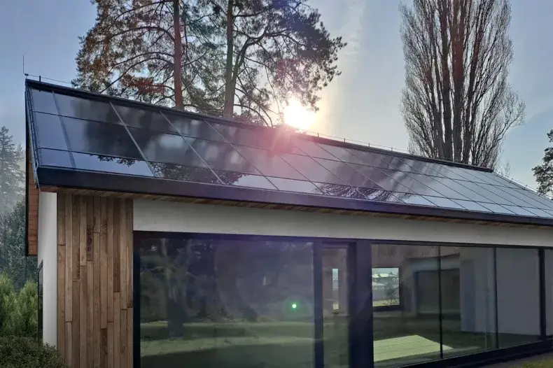 Zdjęcie Dach solarny: Jak zaoszczędzić na energii i uniknąć wysokich kosztów