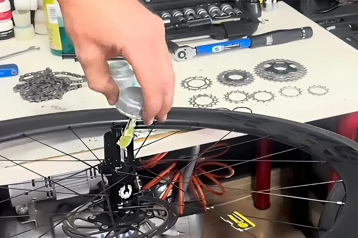 Zdjęcie Jak ustawić przerzutki w rowerze, aby uniknąć problemów z biegami