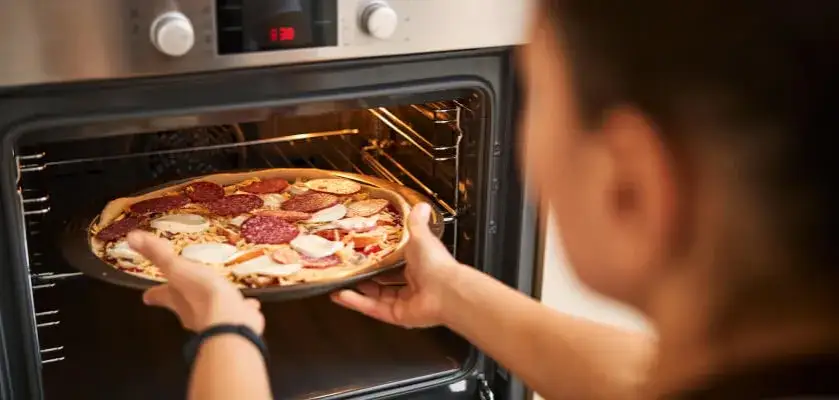 Zdjęcie Na jakim trybie piec pizze, aby uzyskać idealną chrupkość?