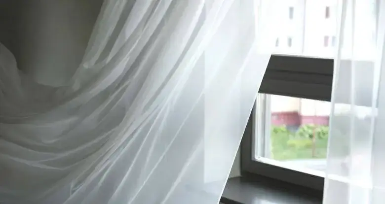 Zdjęcie Skuteczne wybielanie firanek w pralce: 7 domowych sposobów bez chemii