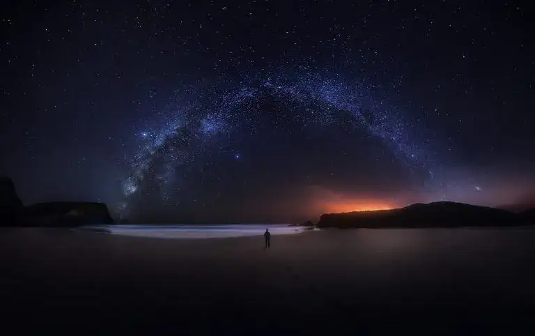 Zdjęcie Pluton w astrologii: jak jego energia zmienia twoje życie i osobowość