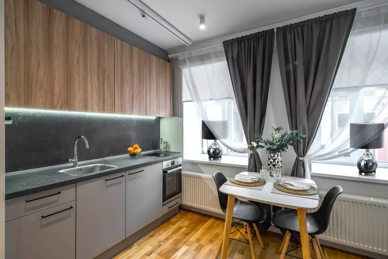 Zdjęcie Jak wybrać karnisz do dwóch okien obok siebie, by uniknąć problemów?