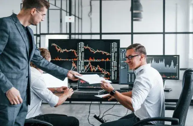 Zdjęcie Makler: kim jest i jaką rolę pełni na rynku finansowym?