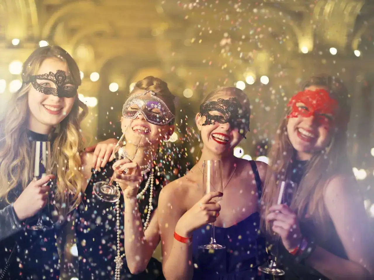 Zdjęcie Jaką suknię na bal karnawałowy wybrać, by zachwycić wszystkich?