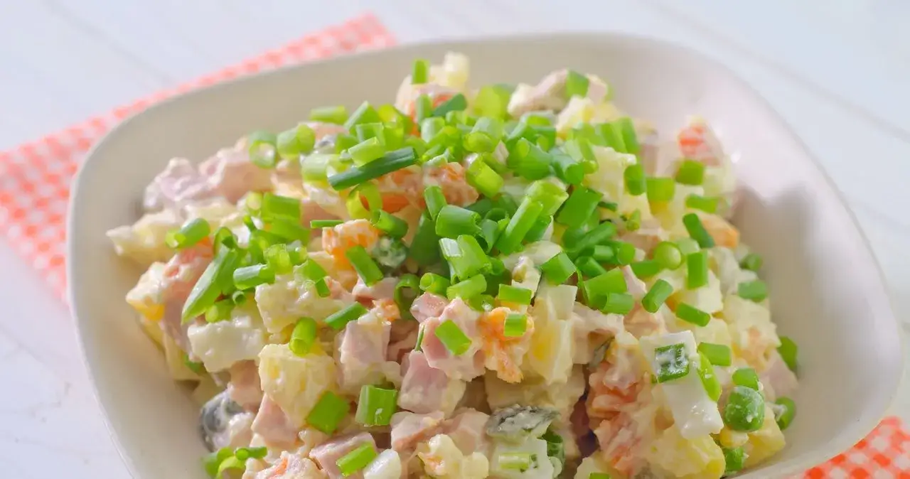 Zdjęcie Alternatywne sałatki zamiast jarzynowej, które zachwycą gości