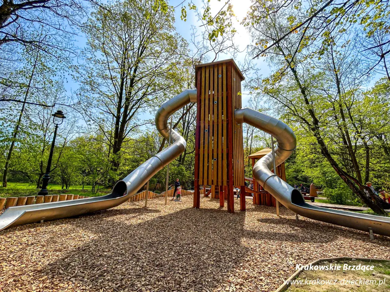 Zdjęcie Gdzie jest najbliższy plac zabaw? Znajdź idealne miejsce dla dzieci