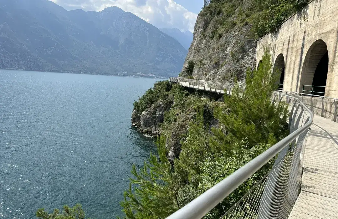 Zdjęcie Najlepsze trasy rowerowe w Limone sul Garda – piękne widoki i emocje