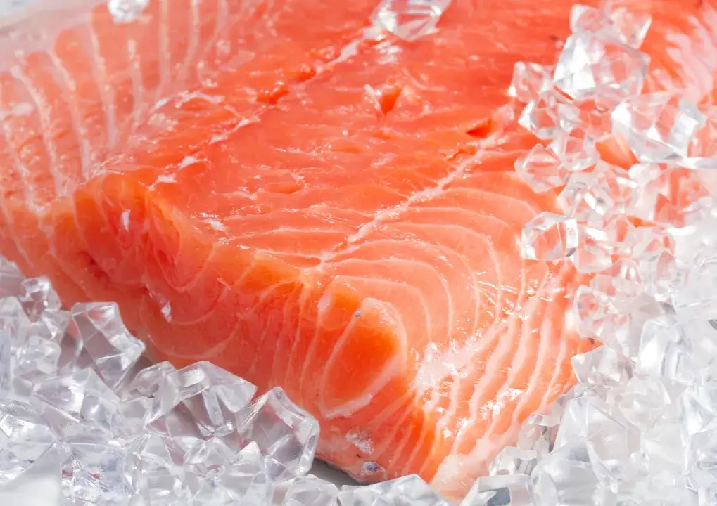 Zdjęcie Jak prawidłowo mrozić łososia - kompletny poradnik przechowywania ryby