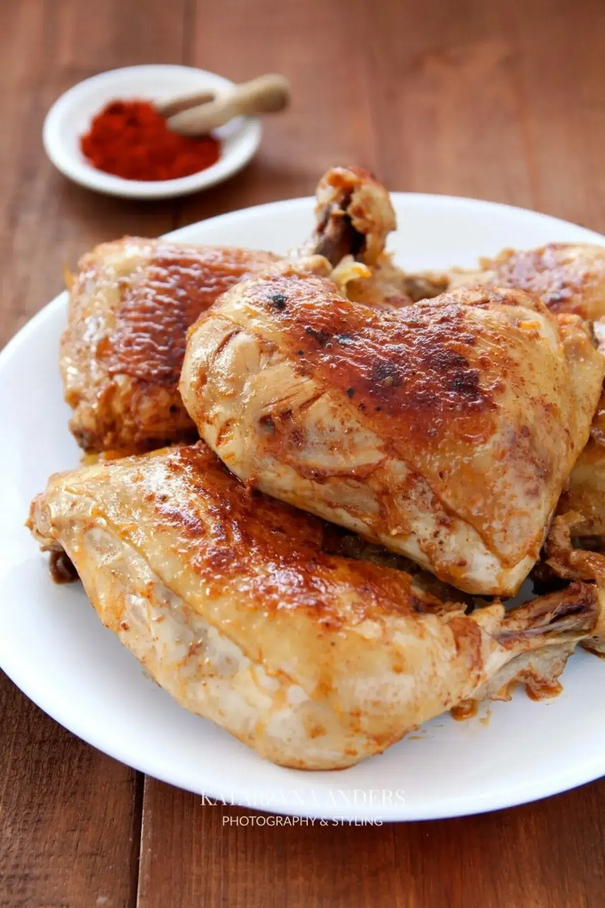 Zdjęcie Jak upiec udka z kurczaka na patelni, aby były soczyste i chrupiące