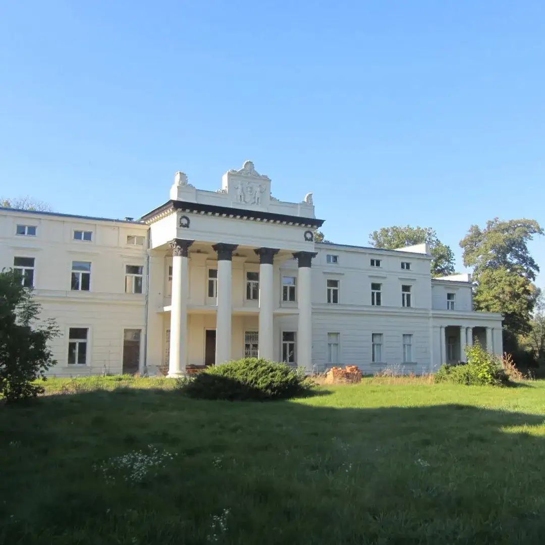 Zdjęcie Pałac w Głuchowie - odkryj jego fascynującą historię i atrakcje