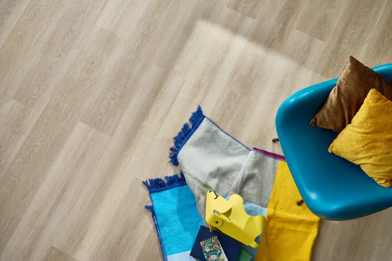 Zdjęcie Czy panele winylowe się rysują? Odkryj, jak uniknąć zarysowań