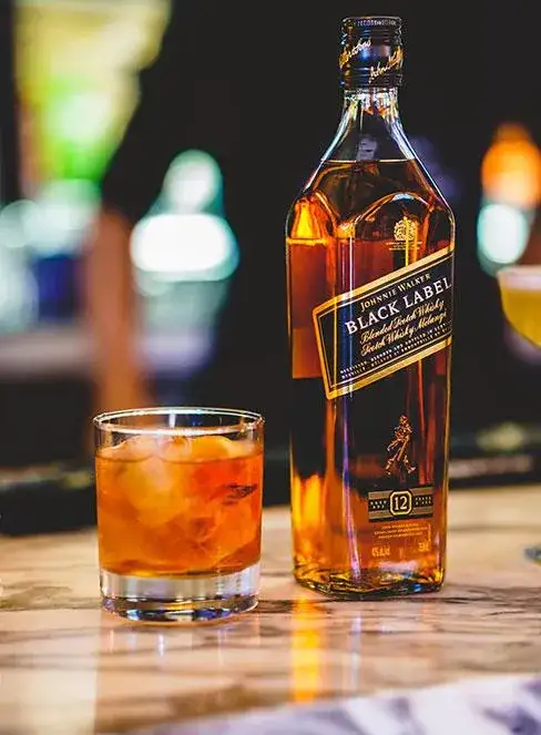 Zdjęcie Jak się pisze whisky? Odkryj różnice między whisky a whiskey