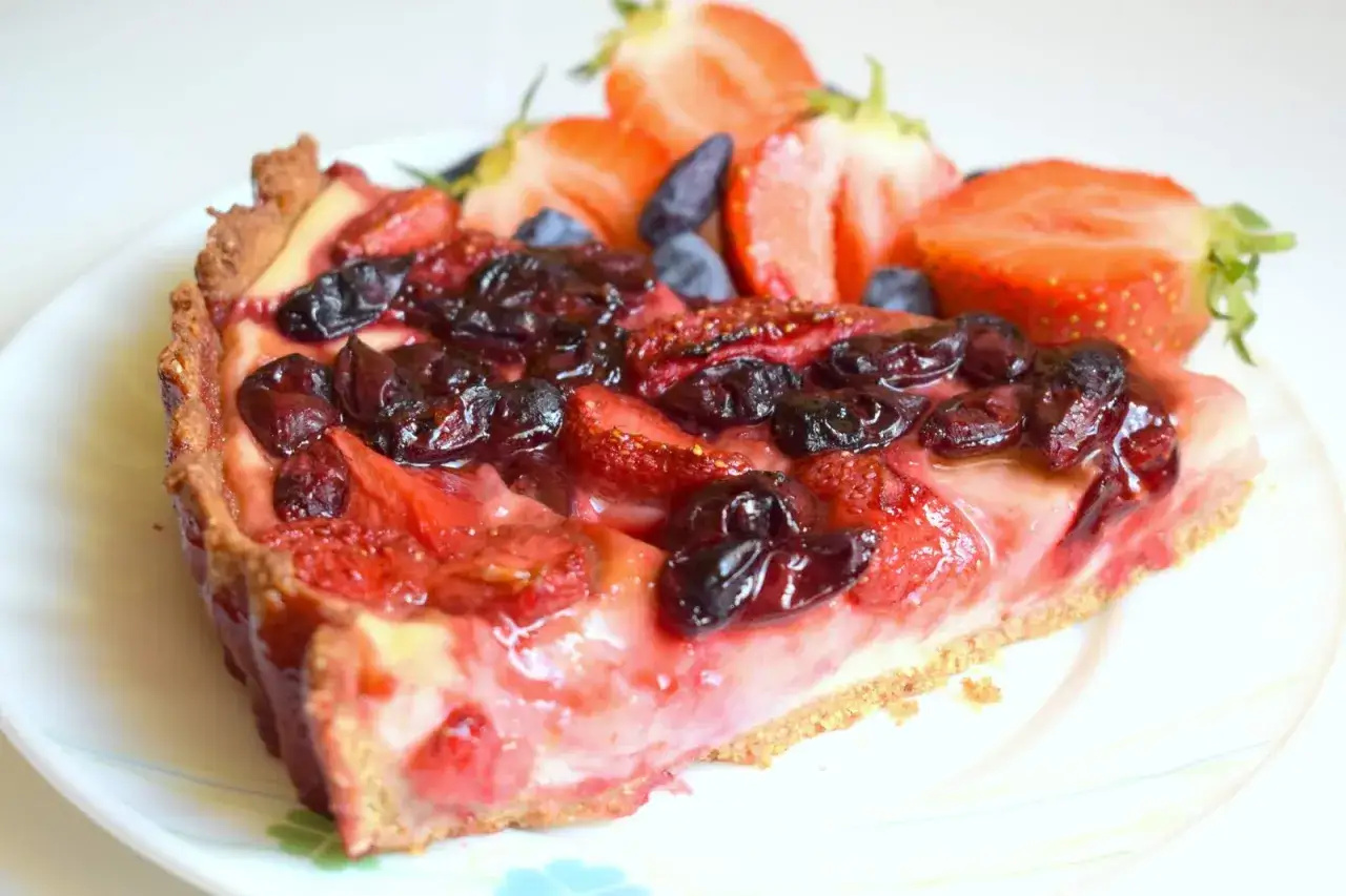 Zdjęcie Fit tarta z owocami i budyniem: przepis na zdrowy deser