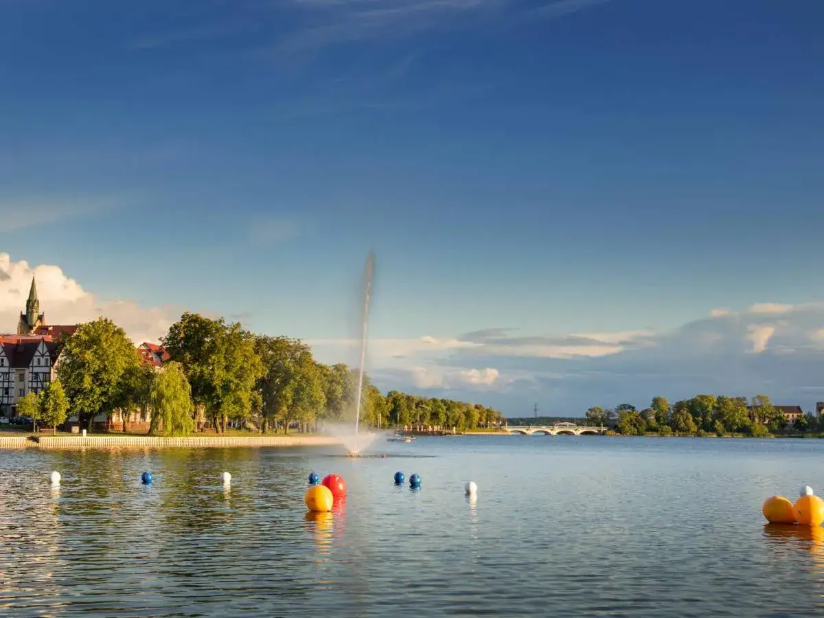 Zdjęcie Jezioro Ełckie - poznaj najciekawsze atrakcje i miejsca wypoczynku 2025