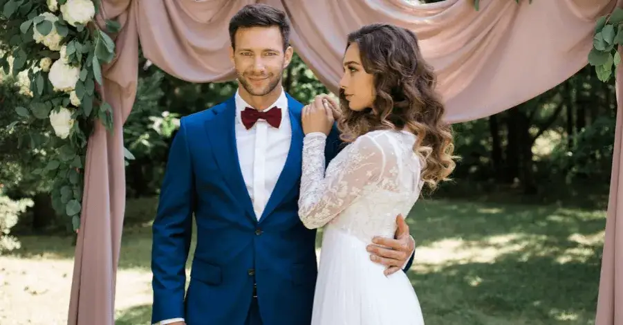 Zdjęcie Jakie kolory garnituru do sukni ecru, aby uniknąć modowej wpadki?