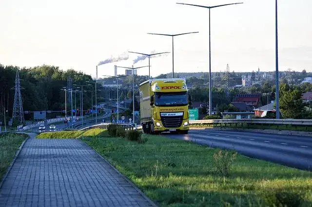 Zdjęcie Wysokość naczepy tira - co musisz wiedzieć, aby uniknąć problemów