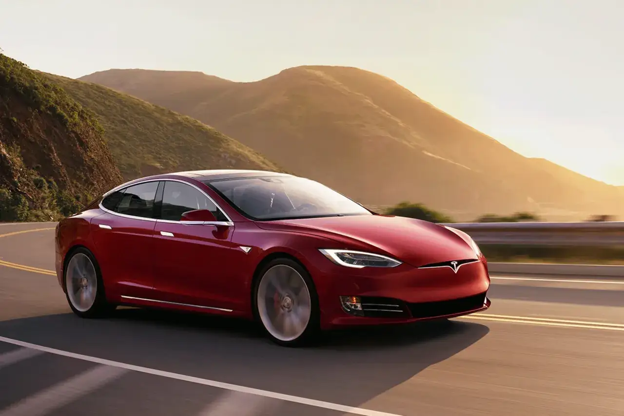 Zdjęcie Ile tesla ma do 100 km/h? Zaskakujące osiągi różnych modeli