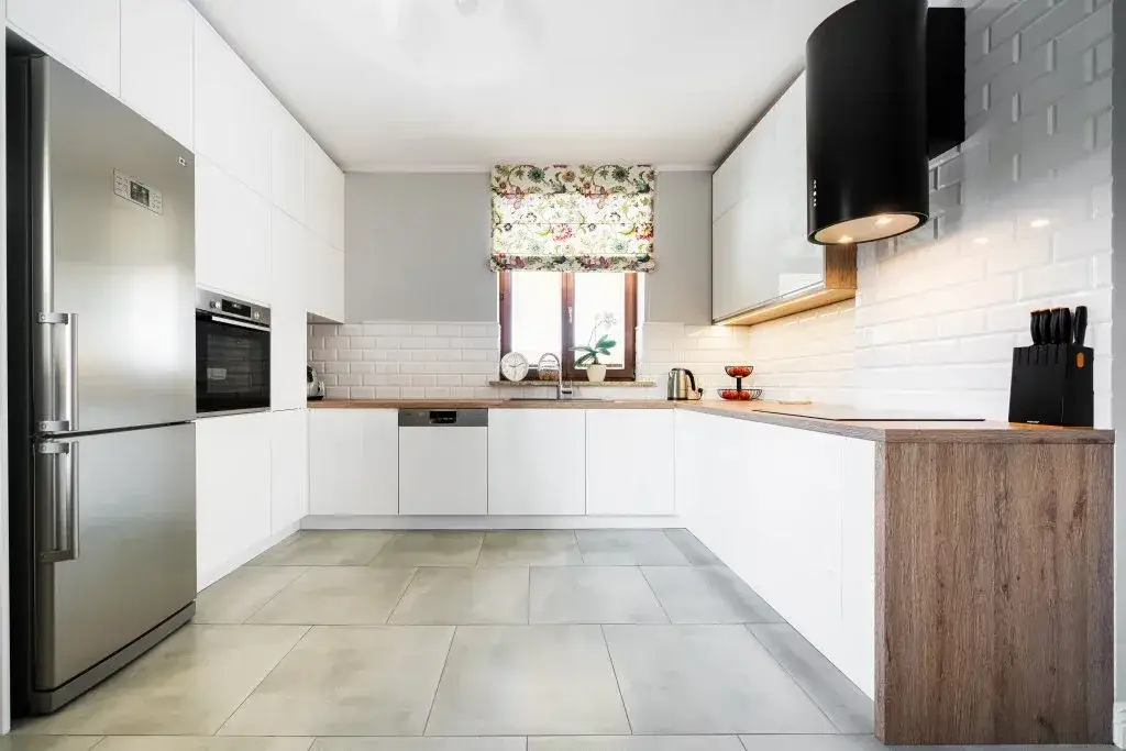 Zdjęcie Jaki kolor ścian do jasnych mebli w kuchni, aby uniknąć błędów?