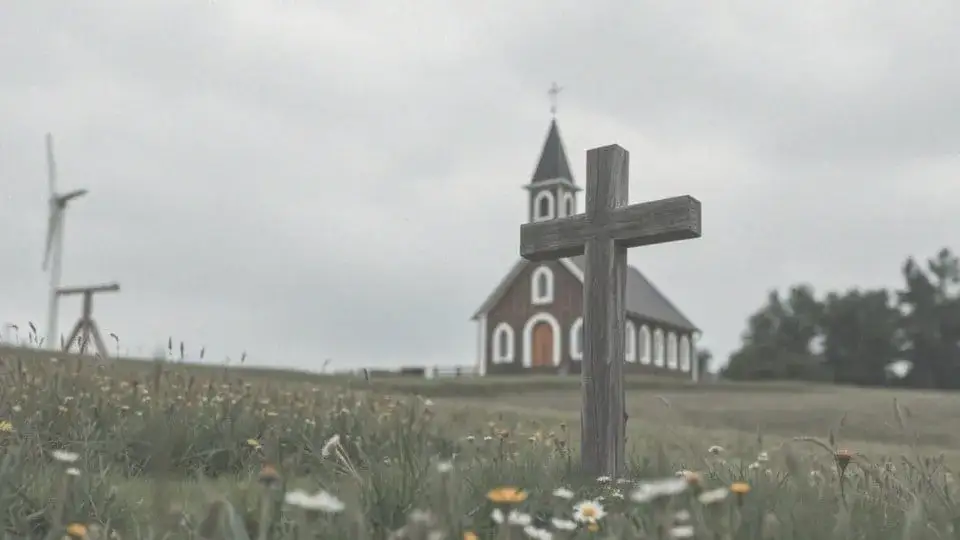 Zdjęcie Czy używanie wulgaryzmów to grzech? Odkryj moralne konsekwencje