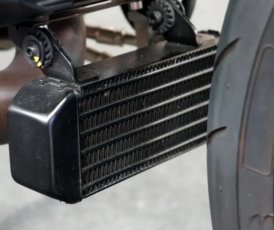 Zdjęcie Jak wyczyścić chłodnicę z oleju - uniknij kosztownych napraw i problemów