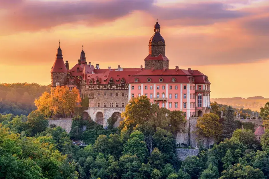 Zdjęcie Gdzie kręcono film spadek? Odkryj tajemnice miejsc w Polsce