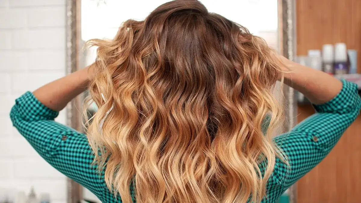 Zdjęcie Jak rozjaśnić farbowane włosy domowym sposobem – proste i skuteczne metody