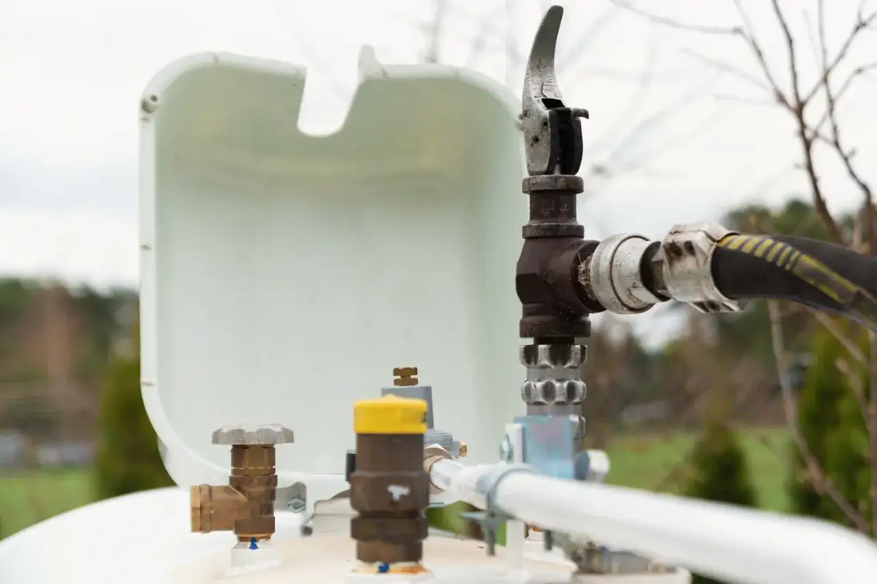 Zdjęcie Ile gazu wchodzi do zbiornika LPG? Nie daj się oszukać przy napełnianiu