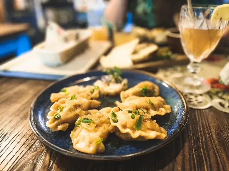 Zdjęcie Gdzie zjeść w Rynie? Najlepsze restauracje, które musisz poznać