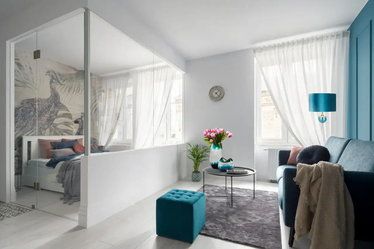 Zdjęcie Jakie firanki wybrać do pokoju z dwoma oknami, aby zachwycały?