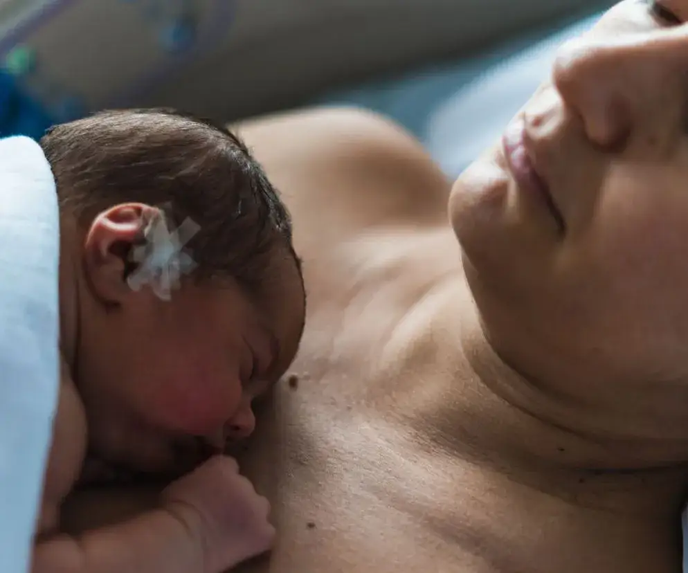 Zdjęcie Czy przy cesarskim cięciu może być mąż? Oto fakty oraz mity!