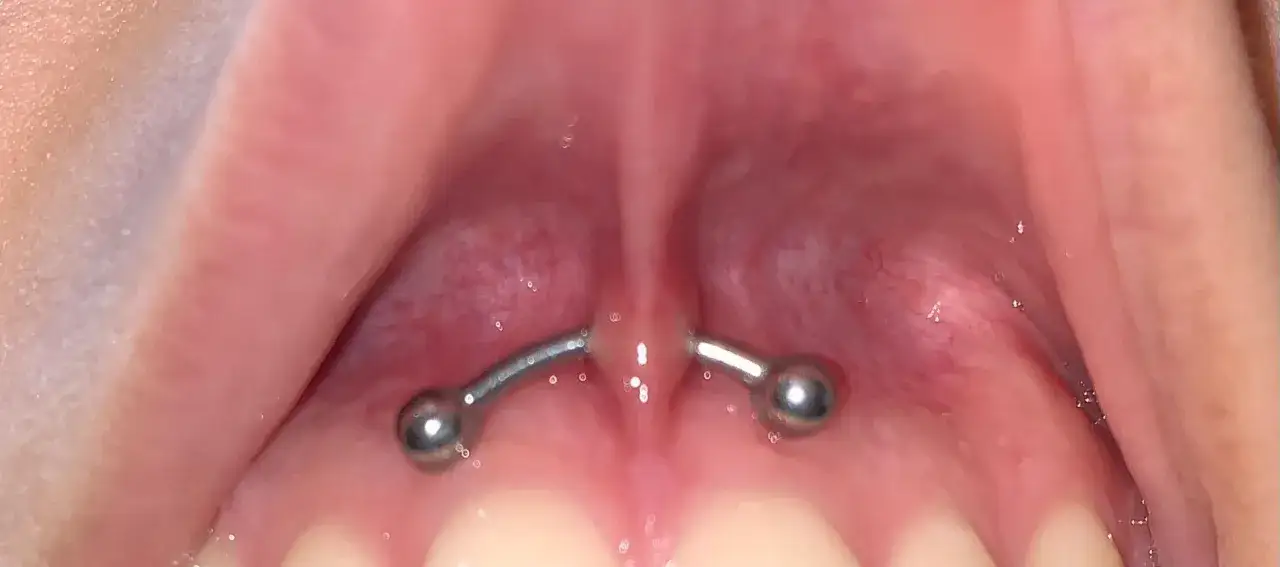 Zdjęcie Jak zrobić kolczyk smiley w domu bez ryzyka infekcji i bólu