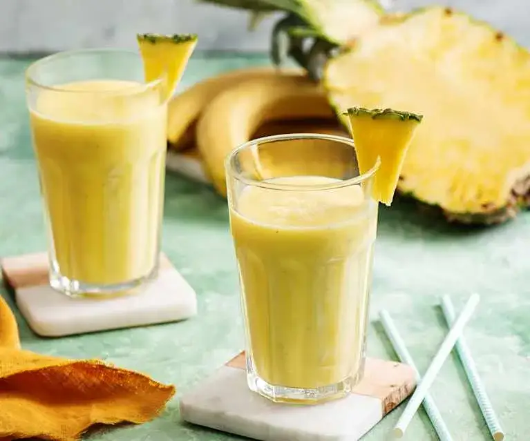Zdjęcie Orzeźwiający koktajl z ananasa i banana, który wspiera Twój metabolizm