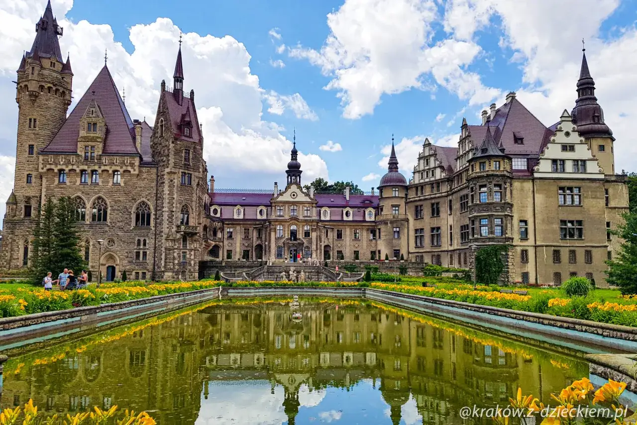 Zdjęcie Zamek w Mosznej opis: Tajemnice architektury i fascynująca historia